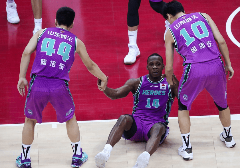 包含日本队碾压丹麦队，黄鸭组合状态火热的词条